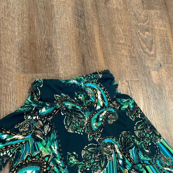Onque Casuals Size Small Cowl Neck Top Sweater Green Paisley 3/4 Sleeves - Picture 5 of 7
